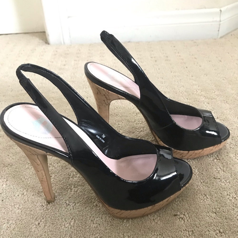 Only worn once patent leather w/ corkscrew bottom